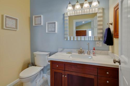 New Listing! All-suite ?eagle's Nest? W/ Hot Tub Home