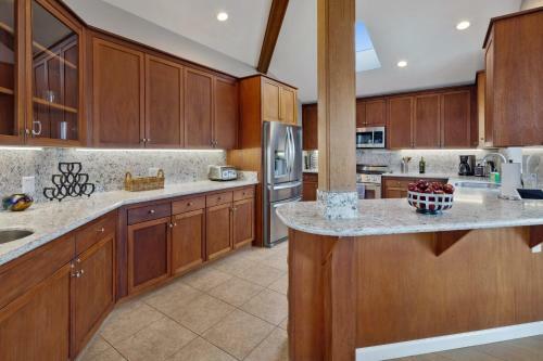 New Listing! All-suite ?eagle's Nest? W/ Hot Tub Home