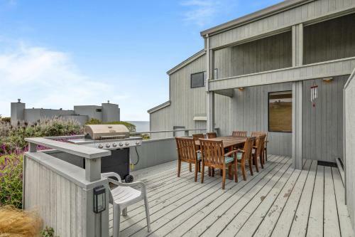 New Listing! All-suite ?eagle's Nest? W/ Hot Tub Home
