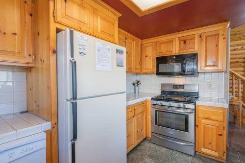3 Cubs Lakefront Cabin