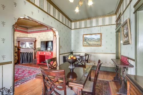 Downtown Campbell Victorian Home Nice Neighborhood King Bed