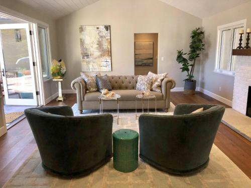 Newly Renovated Carmel 3 Bed 3 And A Half Bath