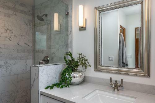 Newly Renovated Carmel 3 Bed 3 And A Half Bath