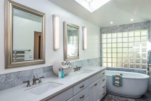 Newly Renovated Carmel 3 Bed 3 And A Half Bath