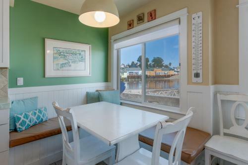 Capitola Venetian Beach Front Cottage!