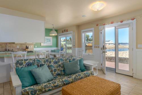 Capitola Venetian Beach Front Cottage!