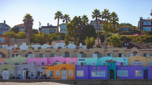Capitola Venetian Beach Front Cottage!