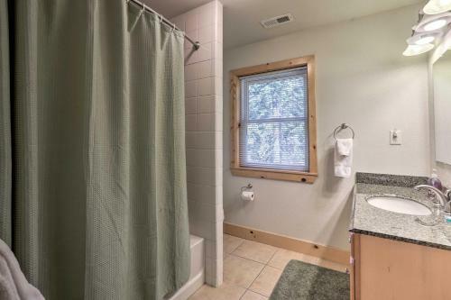 Rustic Tahoe Home With Hot Tub Near Squaw Valley
