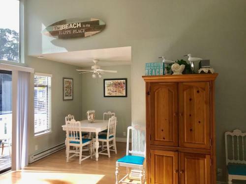 Colorful Capitola Village Cottage
