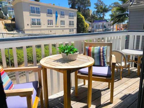 Colorful Capitola Village Cottage