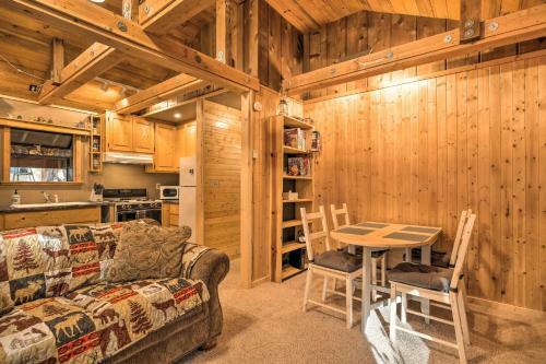 Cabin With Fire Pit Mins To Vineyards And Hiking!