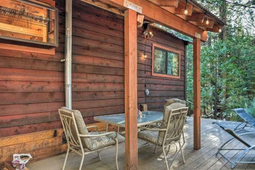 Cabin With Fire Pit Mins To Vineyards And Hiking!