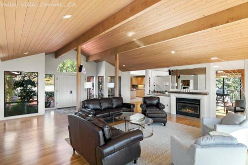 Extrodinary 4 Bedroom 3 And Half Bath With Sweeping Views