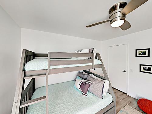Apartamento Modern Mountain-view Condo, 1 Block To Beach! Condo
