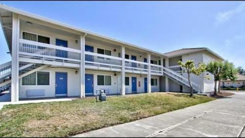 Motel Coastal Valley Inn