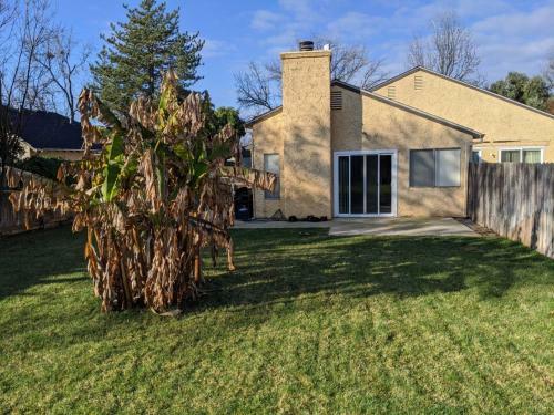 Super Convenient And Quiet Location, 2 Bedroom Home