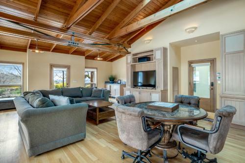 Woodhawk Vineyards Estate