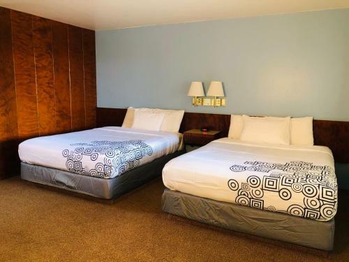 Motel Curly Redwood Lodge