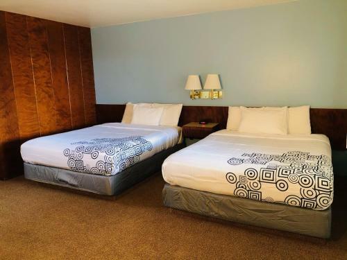 Motel Curly Redwood Lodge