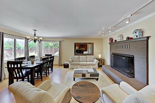 Choice Getaway With Hot Tub - Near Wineries, Dining Home