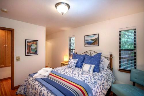 Absolute Zen! Redwoods! Bbq Grill! Fast Wifi!! Ping Pong!! Dog Friendly!