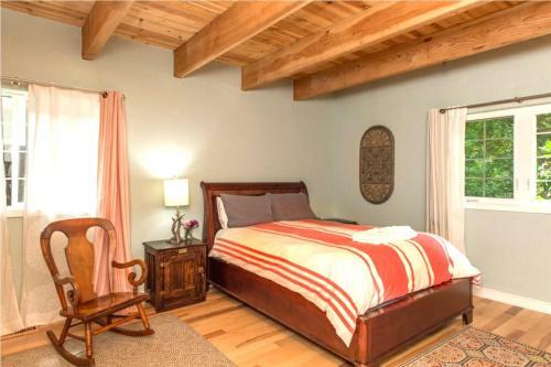 Blue Cherry! Redwoods! Bbq Grill! Fire Table! Ping Pong! Fast Wifi!! Dog Friendly!