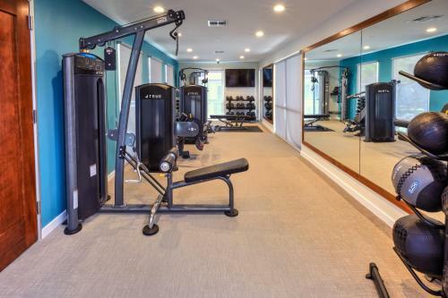 Townhouse Minutes From The Beach!