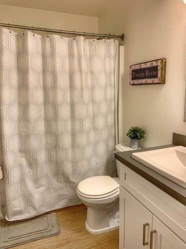 Townhouse Minutes From The Beach!