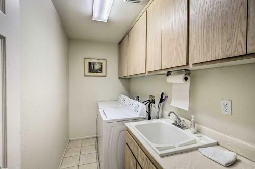 Quiet La Quinta Home With Pool 6 Mi To Polo Grounds!