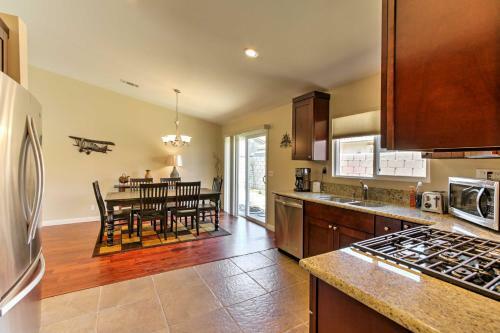 Luxurious La Quinta Home With Pristine Pool And Spa!
