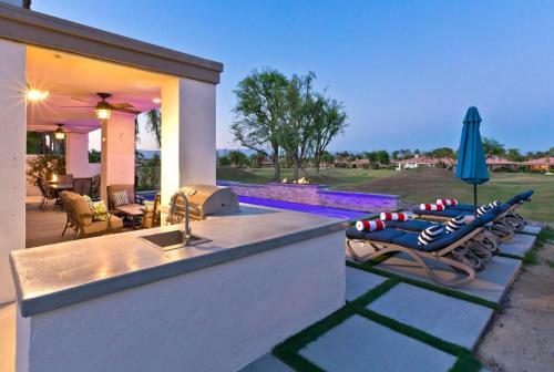 Rare Find-5 Star Rated-stunning Views-pool-spa