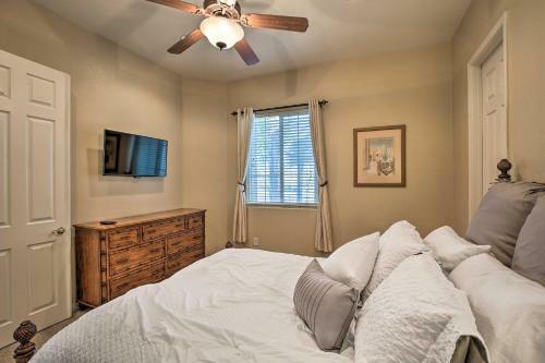 Spacious Retreat With Tiki Lounge And Pool Table!
