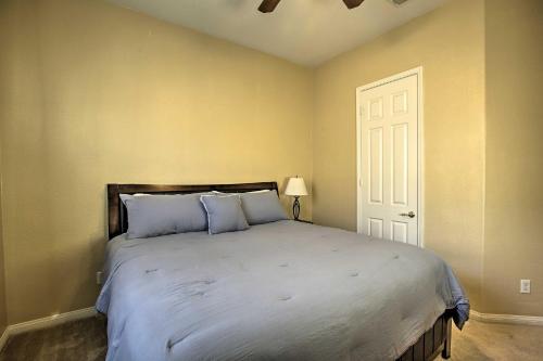 Spacious Retreat With Tiki Lounge And Pool Table!