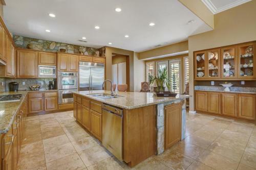 1 Rated Luxury Estate-pool Oasis 3br