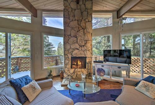 Lake Arrowhead Cabin With Deck And Scenic Forest Views
