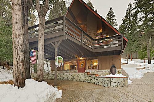 Family-friendly Cabin With Private Hot Tub Home