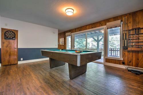 Gorgeous Lake Arrowhead Retreat With Game Room And Deck