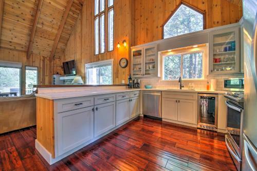 Gorgeous Lake Arrowhead Retreat With Game Room And Deck