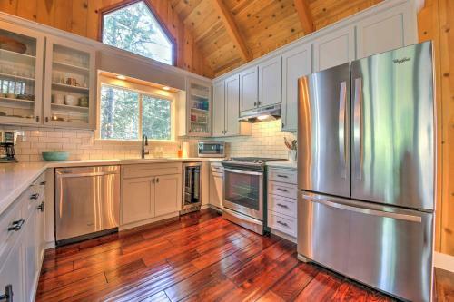 Gorgeous Lake Arrowhead Retreat With Game Room And Deck