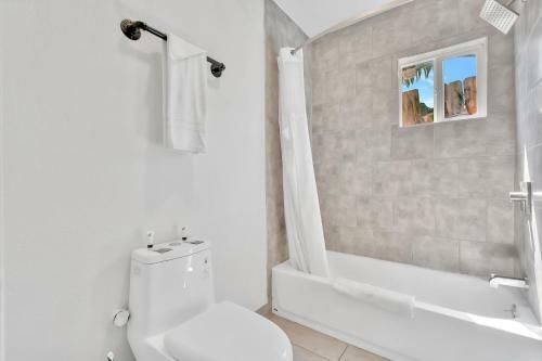 Tradewinds Motel