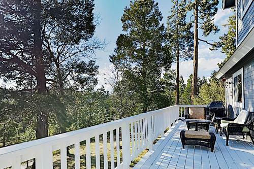 Tree-top Getaway With Forested Views & Elevated Deck Home