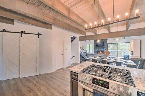 3-level Luxe Home With Spa, Ac, Game Room And Theater!