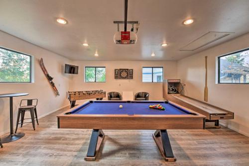 3-level Luxe Home With Spa, Ac, Game Room And Theater!