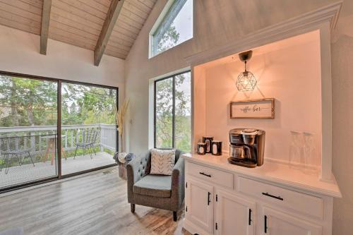 3-level Luxe Home With Spa, Ac, Game Room And Theater!