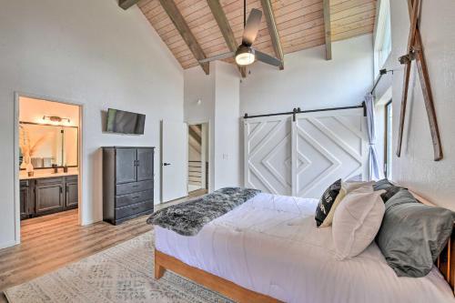 3-level Luxe Home With Spa, Ac, Game Room And Theater!