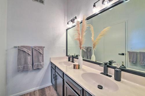 3-level Luxe Home With Spa, Ac, Game Room And Theater!