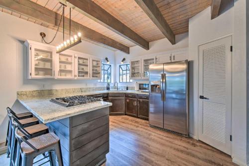 3-level Luxe Home With Spa, Ac, Game Room And Theater!