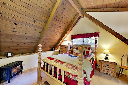 Tres Ositos Bavarian Cabin - Relaxing Deck & A C Home
