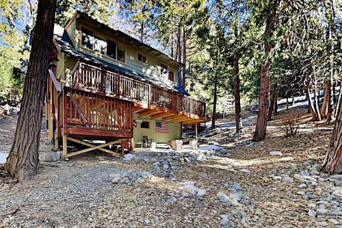 Tres Ositos Bavarian Cabin - Relaxing Deck & A C Home