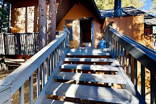Luxe A-frame - Game Room, New Kitchen, Gas Firepit Home